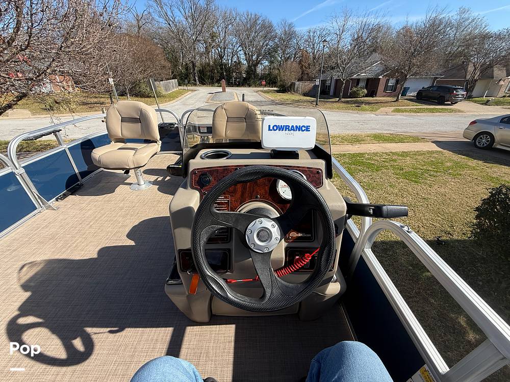 Slide: The Image of Sun Tracker Bass Buggy 16XL 2024 - 15073167