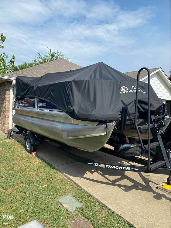 Slide: The Image of Seller Provided Photo To Show Cover - 15039817