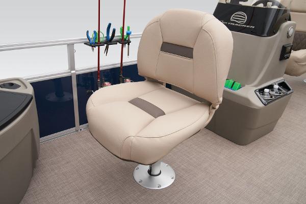 Slide: The Image of Sun Tracker Bass Buggy 18 DLX 2025 - 31