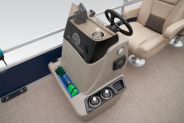 Slide: The Image of Sun Tracker Bass Buggy 18 DLX 2025 - 35