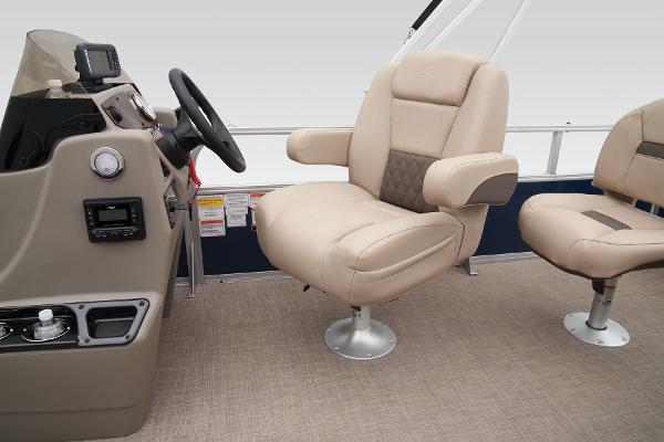 Slide: The Image of Sun Tracker Bass Buggy 18 DLX 2025 - 39