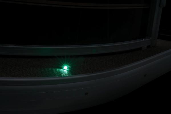 Slide: The Image of Sun Tracker Bass Buggy 18 DLX 2025 - 68