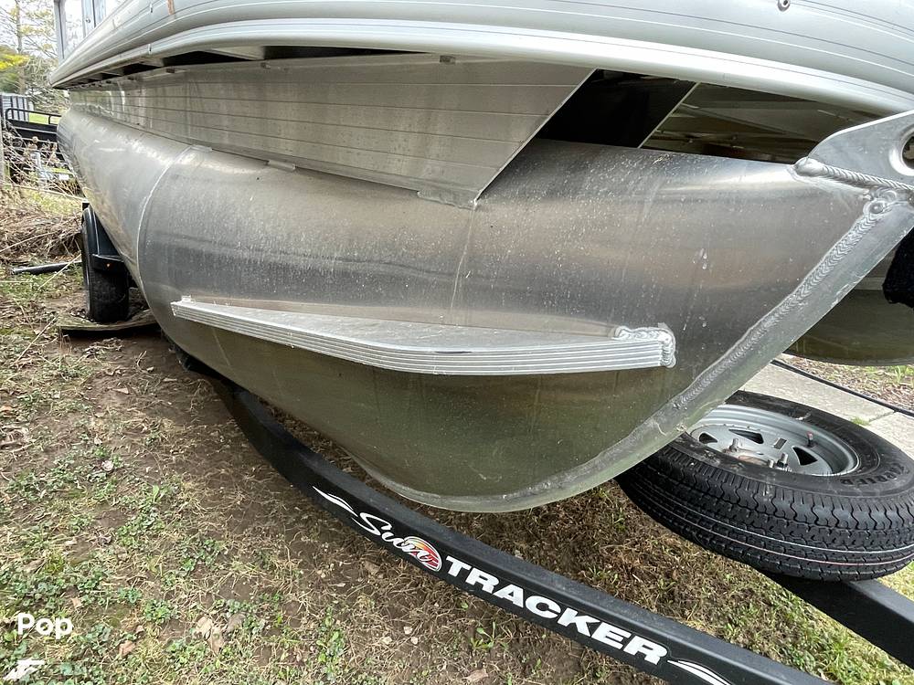 Slide: The Image of Sun Tracker Bass Buggy 18 DXL 2024 - 15321658