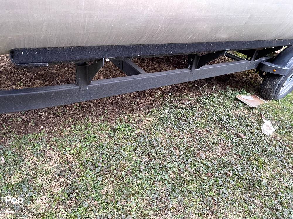 Slide: The Image of Sun Tracker Bass Buggy 18 DXL 2024 - 15321674