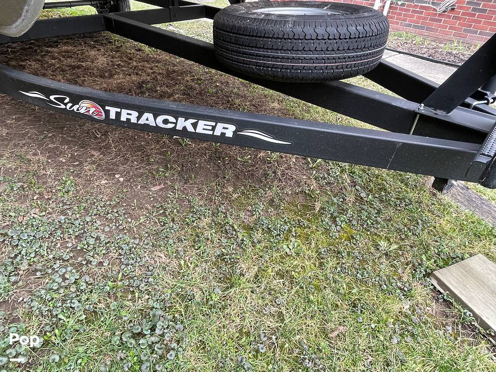 Slide: The Image of Sun Tracker Bass Buggy 18 DXL 2024 - 15321676