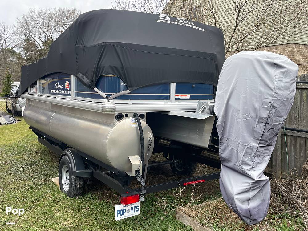 Slide: The Image of Sun Tracker Bass Buggy 18 DXL 2024 - 15321687