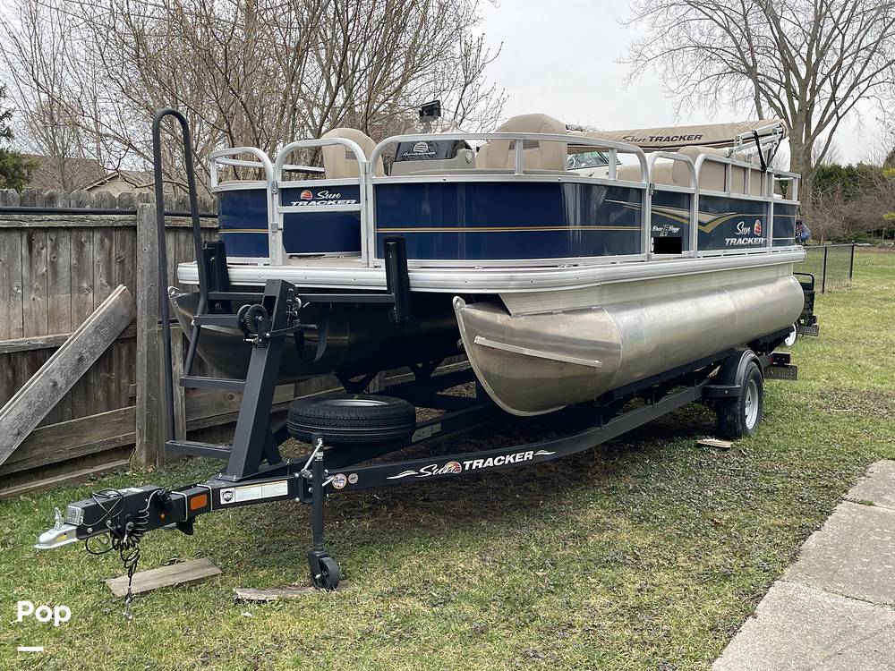 Slide: The Image of Sun Tracker Bass Buggy 18 DXL 2024 - 15319881