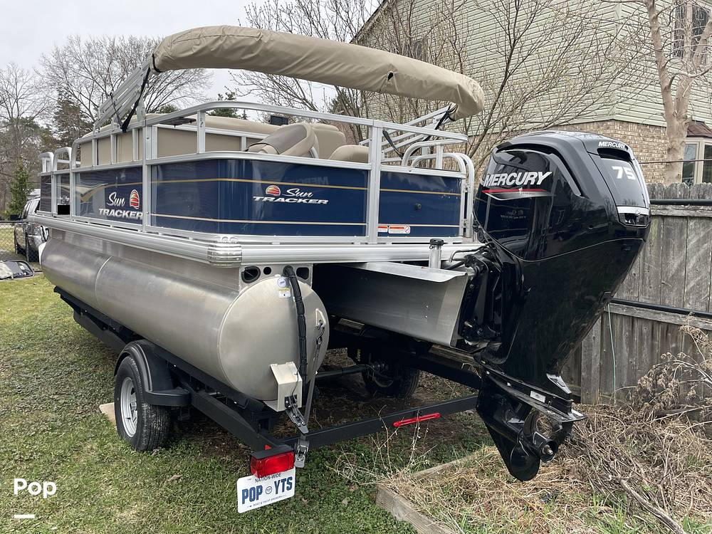 Slide: The Image of Sun Tracker Bass Buggy 18 DXL 2024 - 15319882