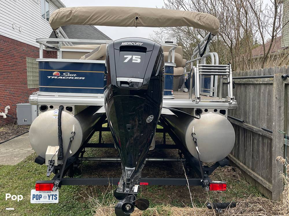 Slide: The Image of Sun Tracker Bass Buggy 18 DXL 2024 - 15319883