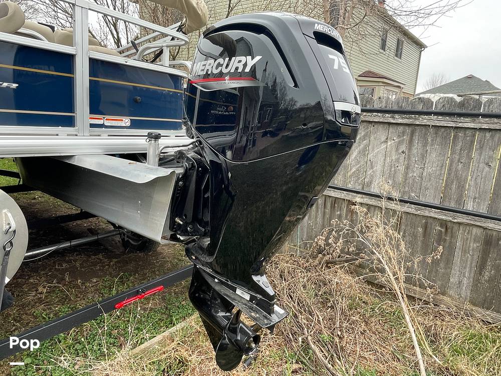 Slide: The Image of Sun Tracker Bass Buggy 18 DXL 2024 - 15319884