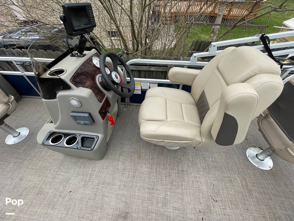 Slide: The Image of Sun Tracker Bass Buggy 18 DXL 2024 - 15319887