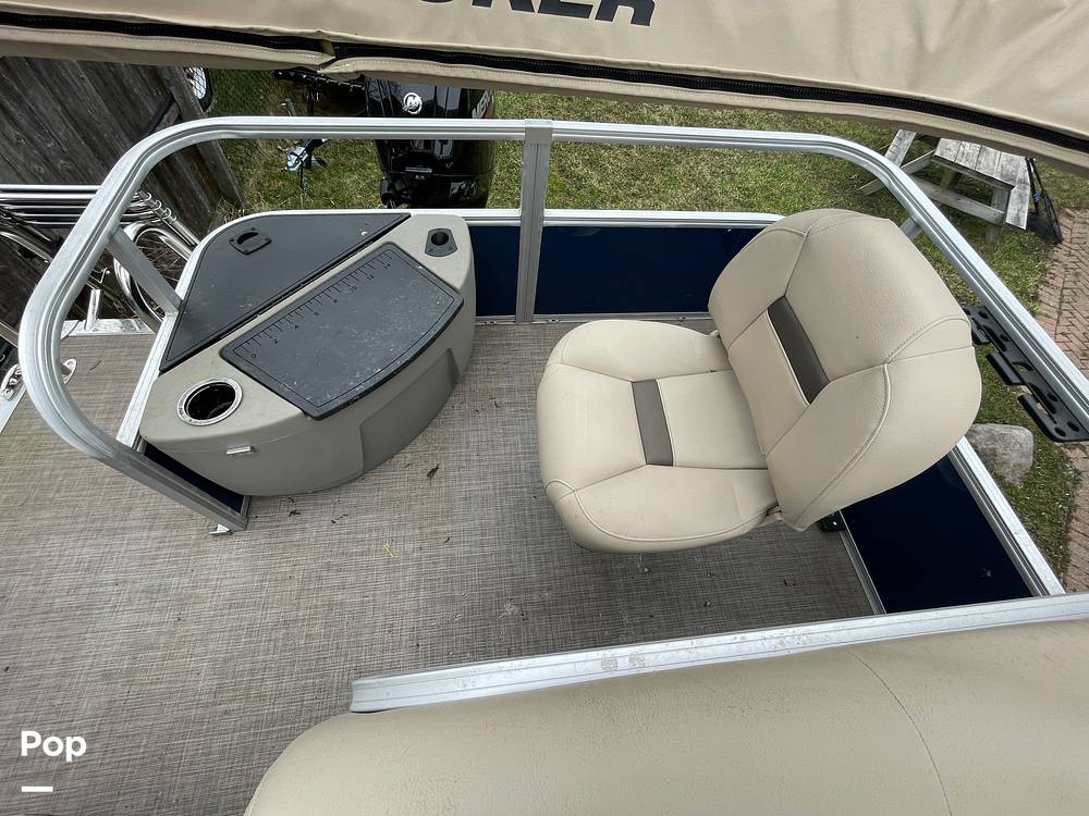 Slide: The Image of Sun Tracker Bass Buggy 18 DXL 2024 - 15319889