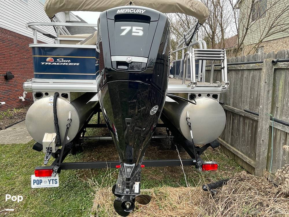 Slide: The Image of Sun Tracker Bass Buggy 18 DXL 2024 - 15321555