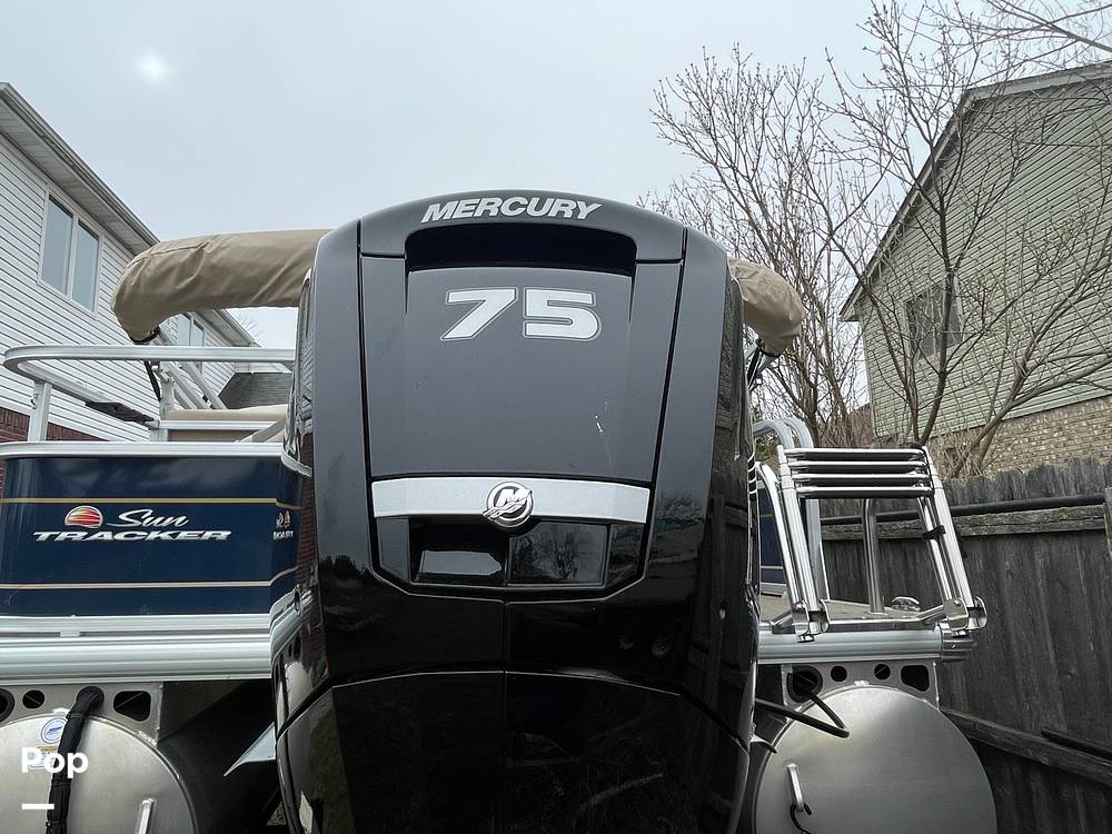 Slide: The Image of Sun Tracker Bass Buggy 18 DXL 2024 - 15321556