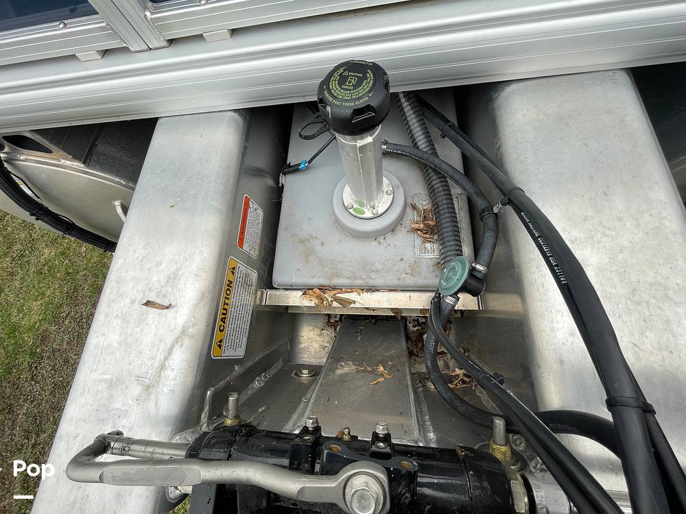 Slide: The Image of Sun Tracker Bass Buggy 18 DXL 2024 - 15321565