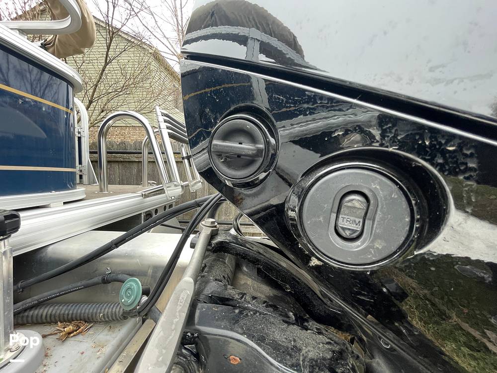 Slide: The Image of Sun Tracker Bass Buggy 18 DXL 2024 - 15321566