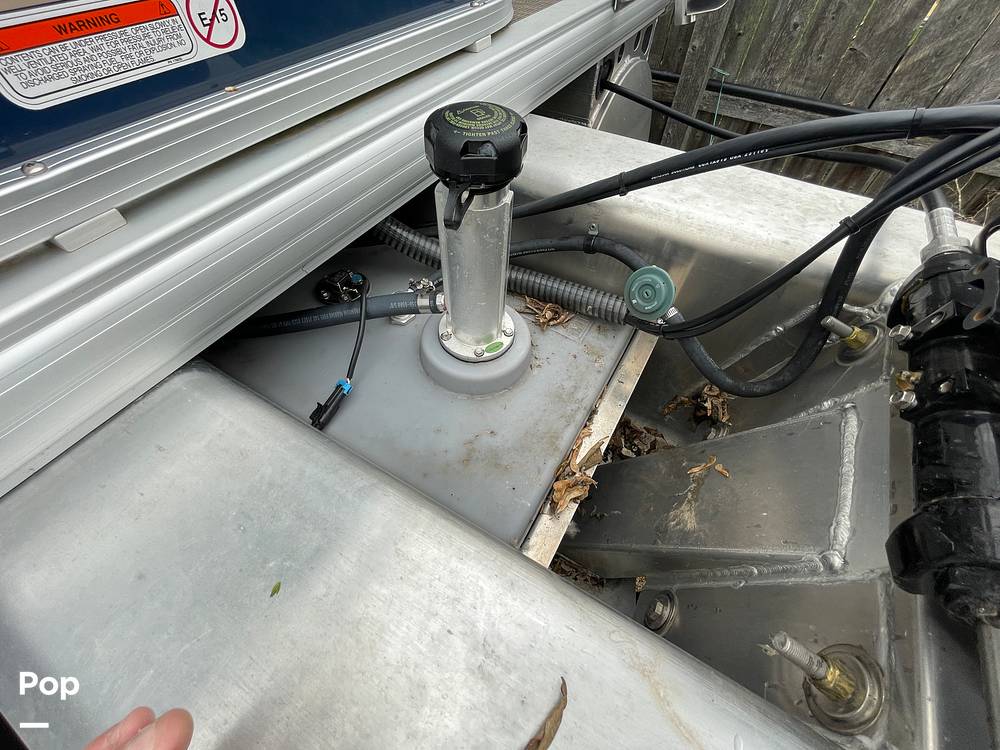 Slide: The Image of Sun Tracker Bass Buggy 18 DXL 2024 - 15321567