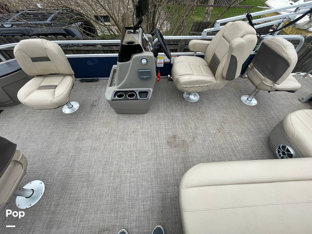 Slide: The Image of Sun Tracker Bass Buggy 18 DXL 2024 - 15321569