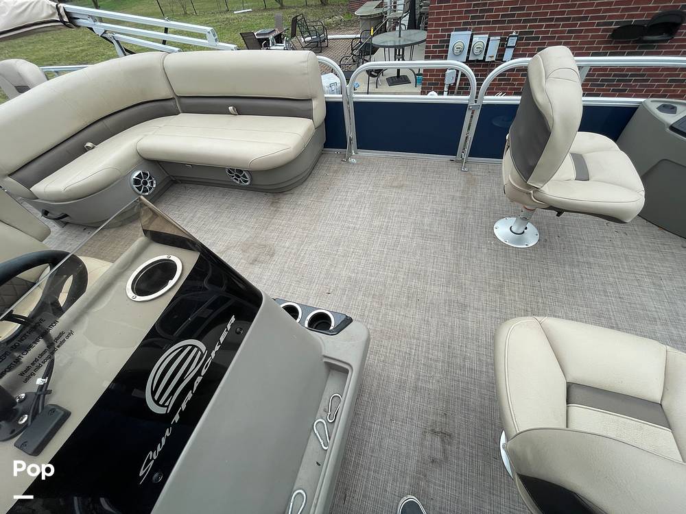 Slide: The Image of Sun Tracker Bass Buggy 18 DXL 2024 - 15321570