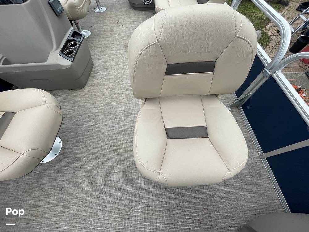 Slide: The Image of Sun Tracker Bass Buggy 18 DXL 2024 - 15321585