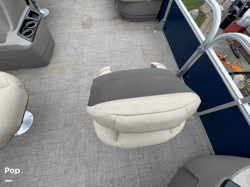 Slide: The Image of Sun Tracker Bass Buggy 18 DXL 2024 - 15321586