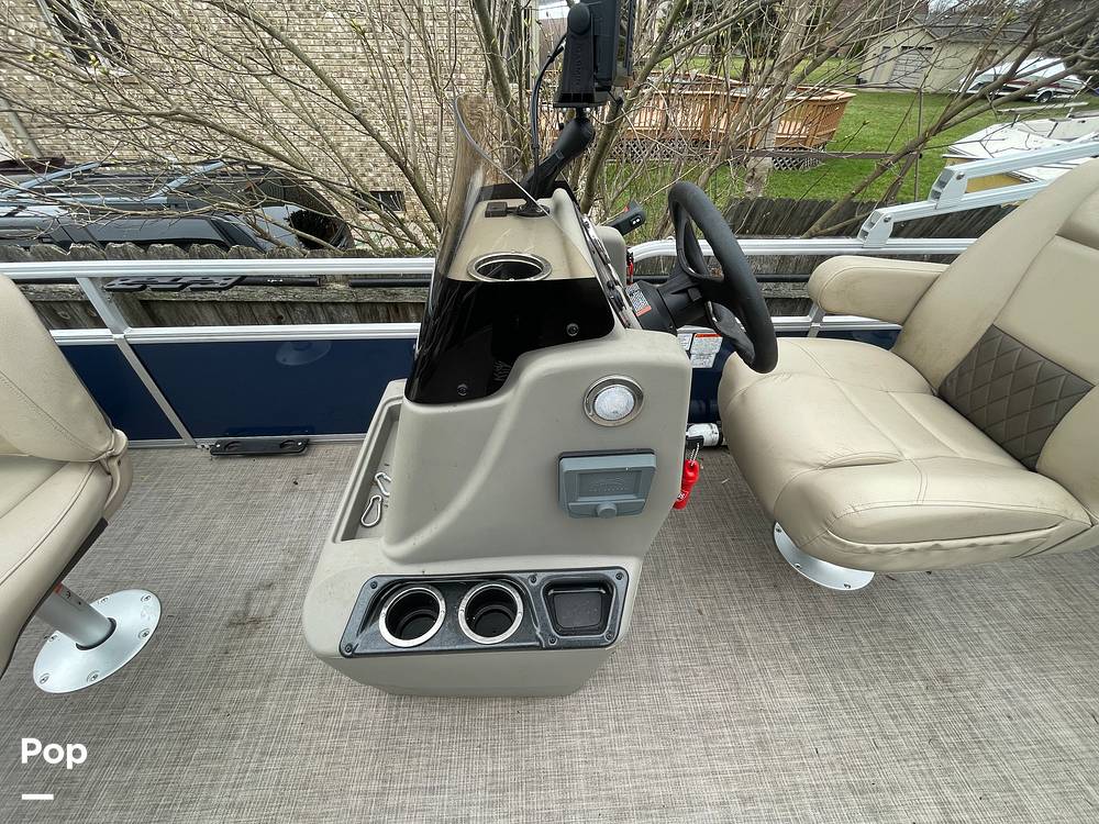 Slide: The Image of Sun Tracker Bass Buggy 18 DXL 2024 - 15321592