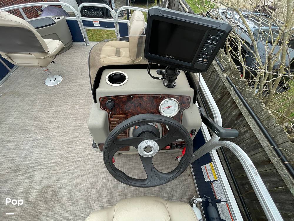 Slide: The Image of Sun Tracker Bass Buggy 18 DXL 2024 - 15321596