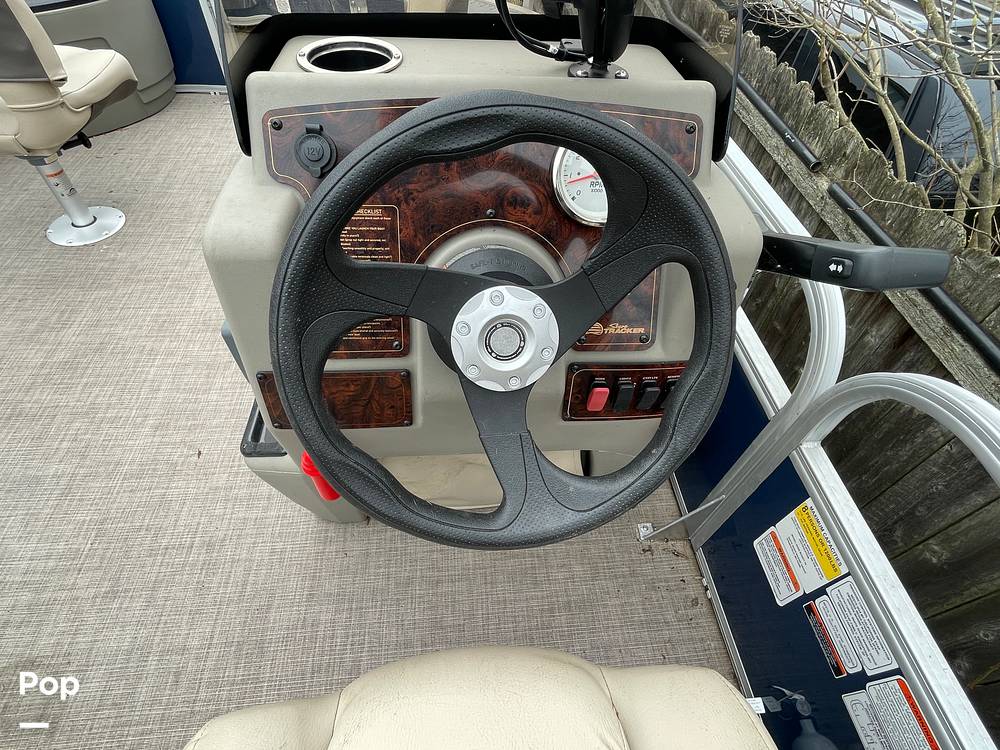 Slide: The Image of Sun Tracker Bass Buggy 18 DXL 2024 - 15321599