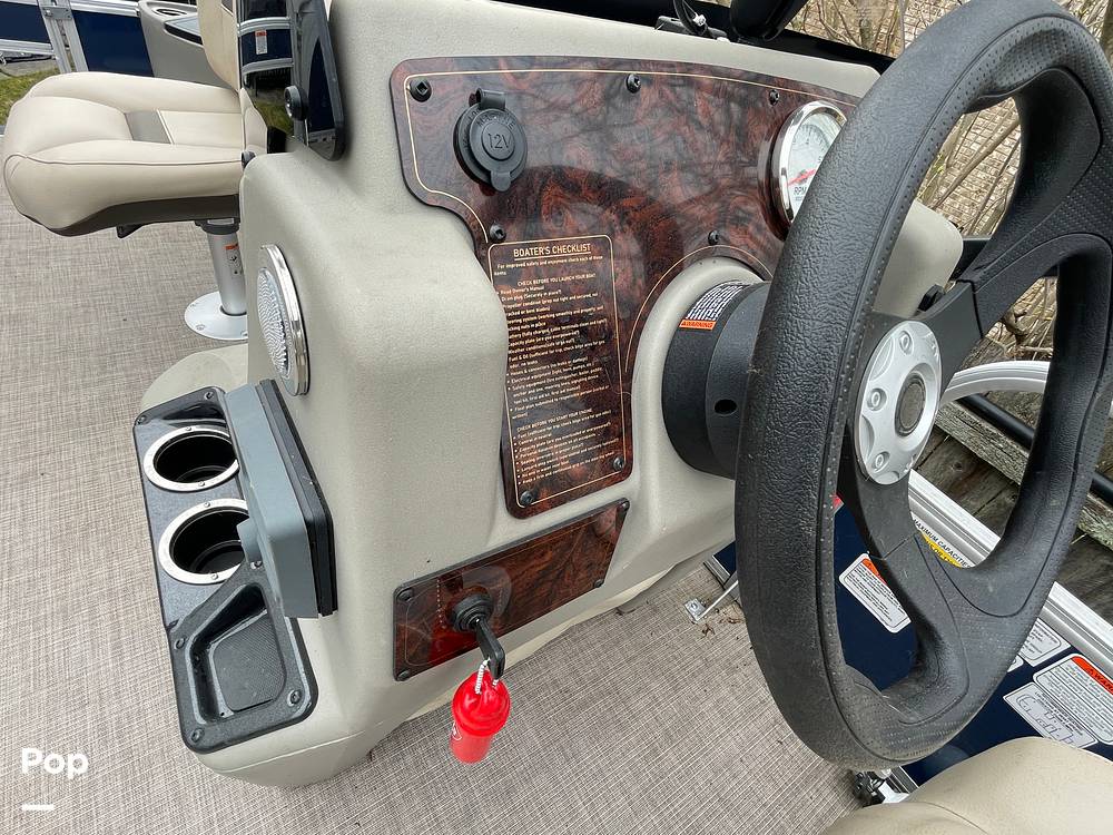 Slide: The Image of Sun Tracker Bass Buggy 18 DXL 2024 - 15321600