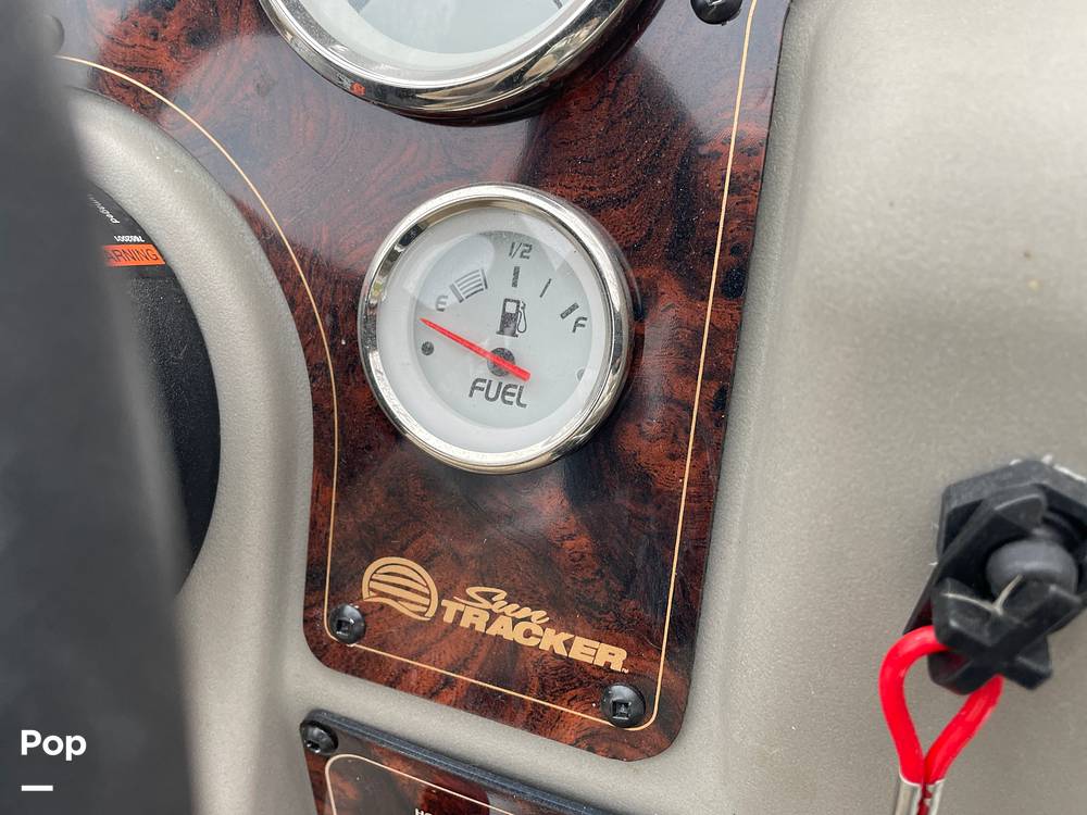 Slide: The Image of Sun Tracker Bass Buggy 18 DXL 2024 - 15321603