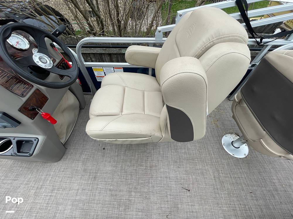 Slide: The Image of Sun Tracker Bass Buggy 18 DXL 2024 - 15321608