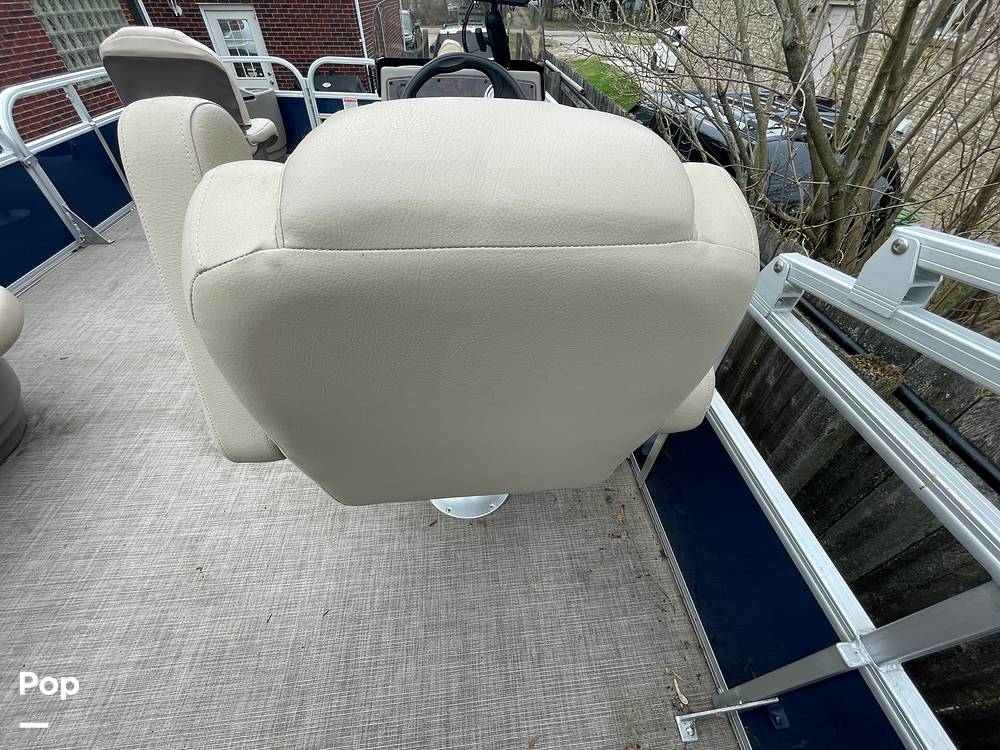 Slide: The Image of Sun Tracker Bass Buggy 18 DXL 2024 - 15321609