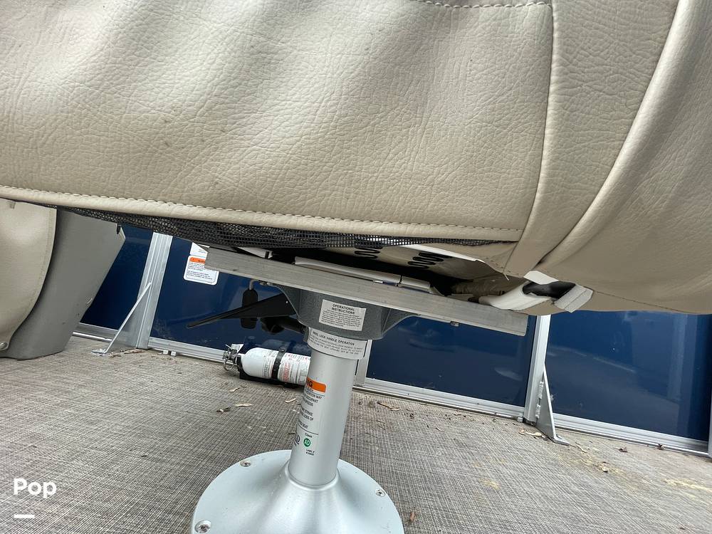 Slide: The Image of Sun Tracker Bass Buggy 18 DXL 2024 - 15321610