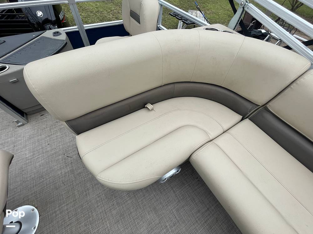 Slide: The Image of Sun Tracker Bass Buggy 18 DXL 2024 - 15321613