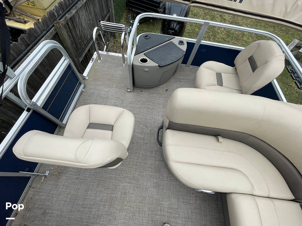 Slide: The Image of Sun Tracker Bass Buggy 18 DXL 2024 - 15321616