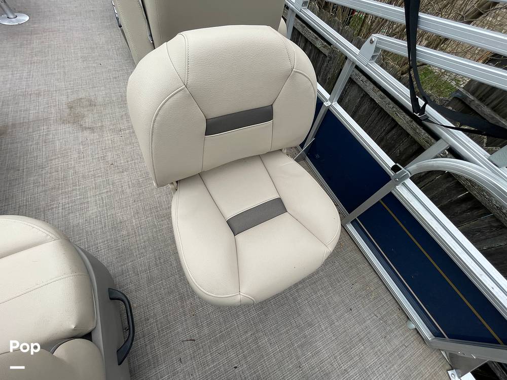 Slide: The Image of Sun Tracker Bass Buggy 18 DXL 2024 - 15321617