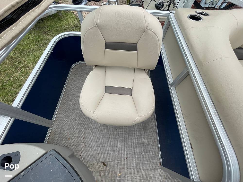 Slide: The Image of Sun Tracker Bass Buggy 18 DXL 2024 - 15321619