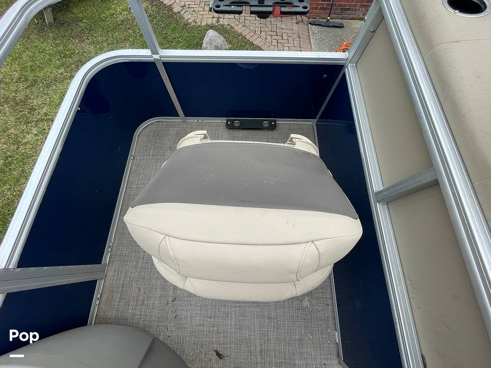 Slide: The Image of Sun Tracker Bass Buggy 18 DXL 2024 - 15321620