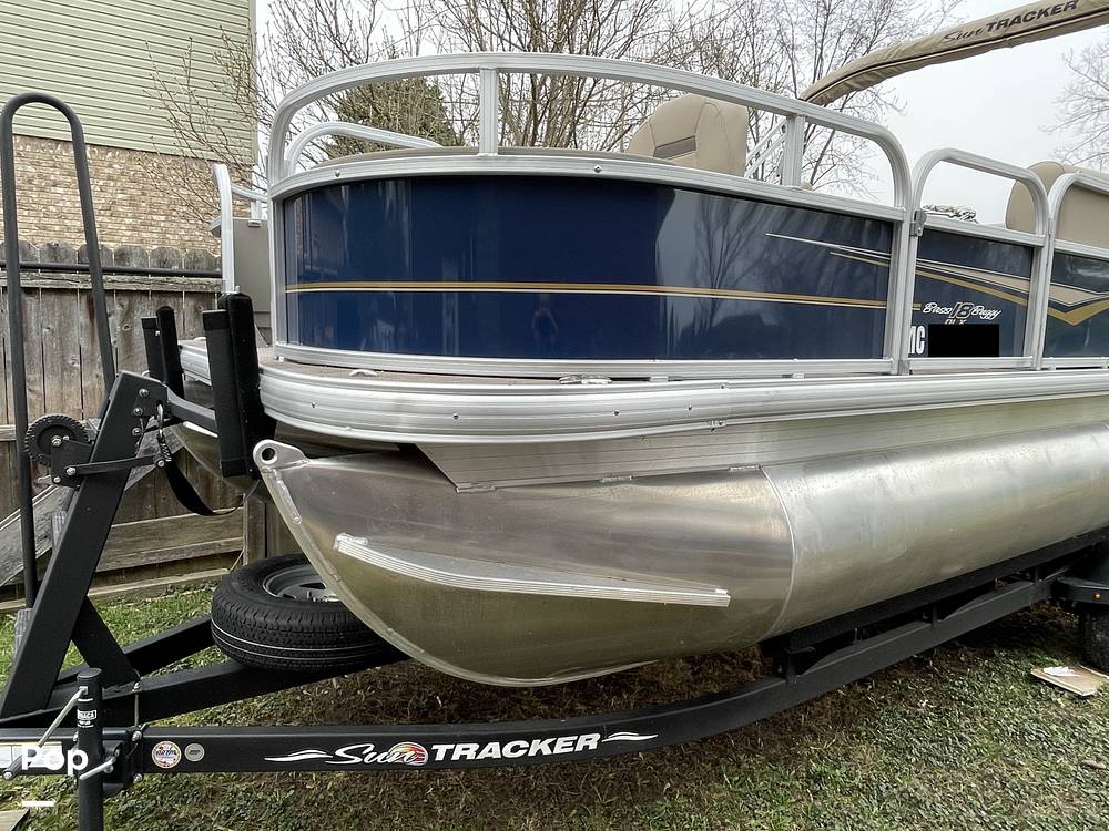 Slide: The Image of Sun Tracker Bass Buggy 18 DXL 2024 - 15321641