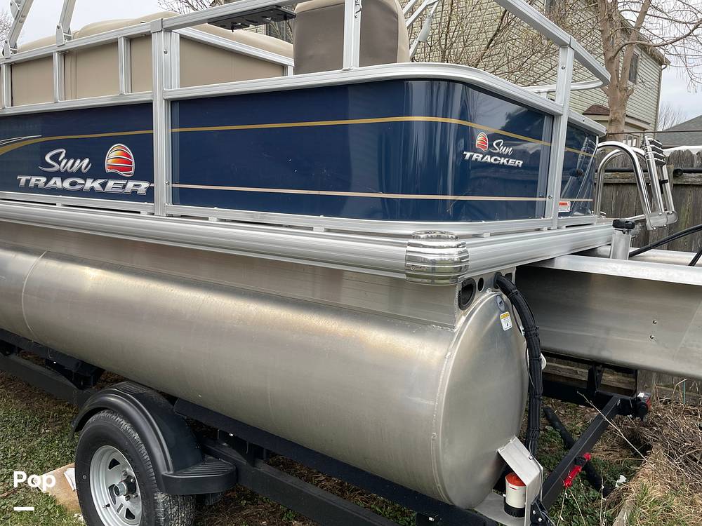 Slide: The Image of Sun Tracker Bass Buggy 18 DXL 2024 - 15321643