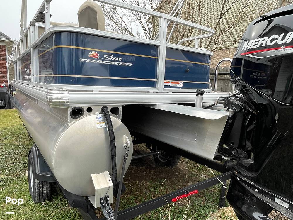 Slide: The Image of Sun Tracker Bass Buggy 18 DXL 2024 - 15321644