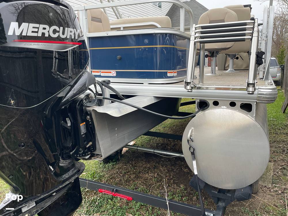 Slide: The Image of Sun Tracker Bass Buggy 18 DXL 2024 - 15321645