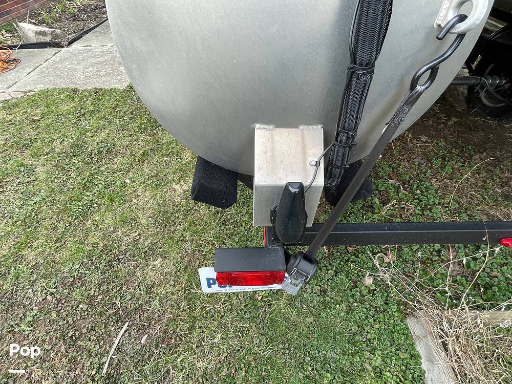 Slide: The Image of Sun Tracker Bass Buggy 18 DXL 2024 - 15321650