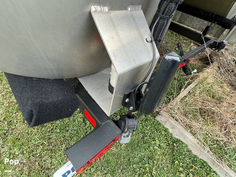 Slide: The Image of Sun Tracker Bass Buggy 18 DXL 2024 - 15321651