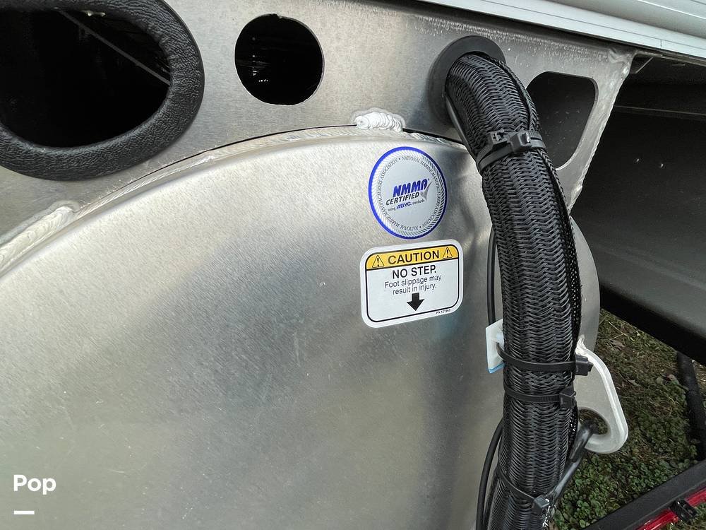 Slide: The Image of Sun Tracker Bass Buggy 18 DXL 2024 - 15321652