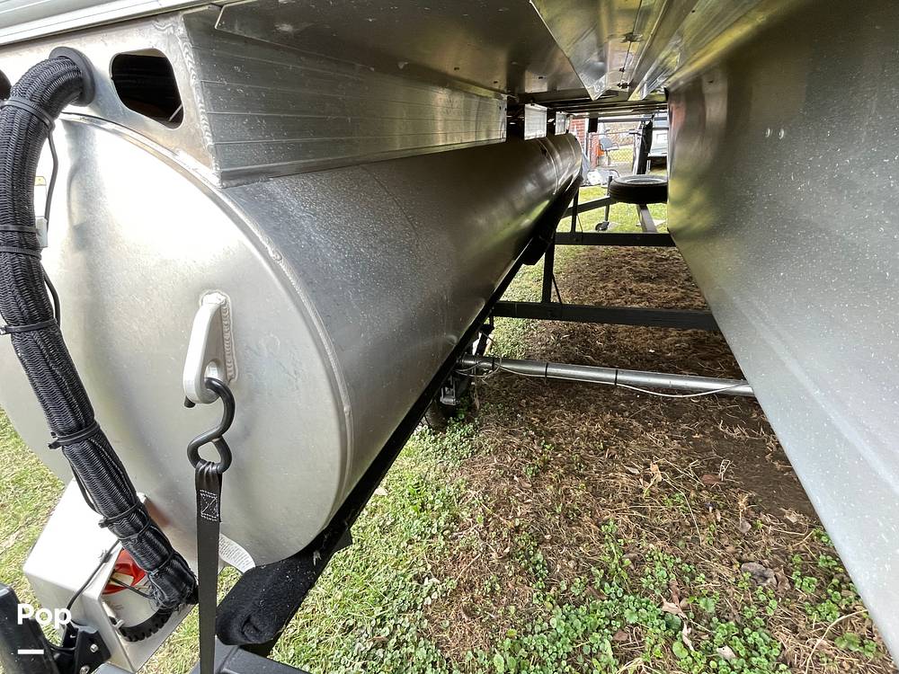 Slide: The Image of Sun Tracker Bass Buggy 18 DXL 2024 - 15321653