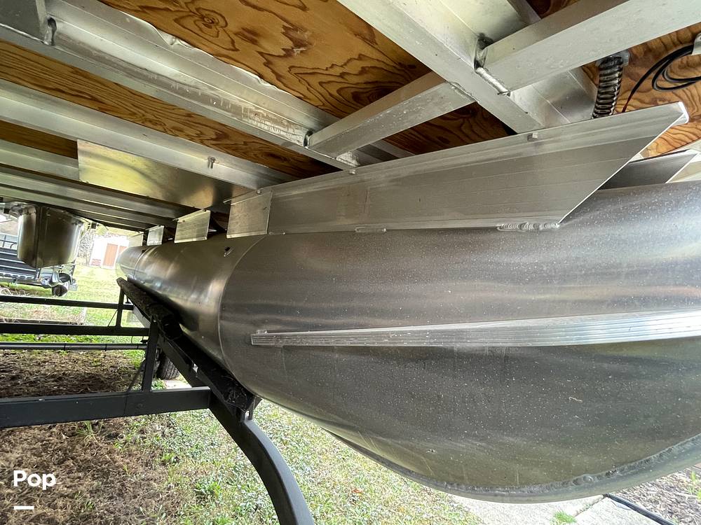 Slide: The Image of Sun Tracker Bass Buggy 18 DXL 2024 - 15321655