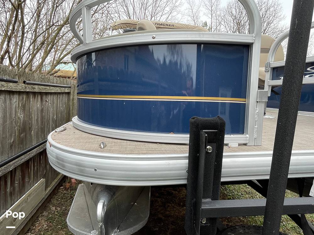 Slide: The Image of Sun Tracker Bass Buggy 18 DXL 2024 - 15321661