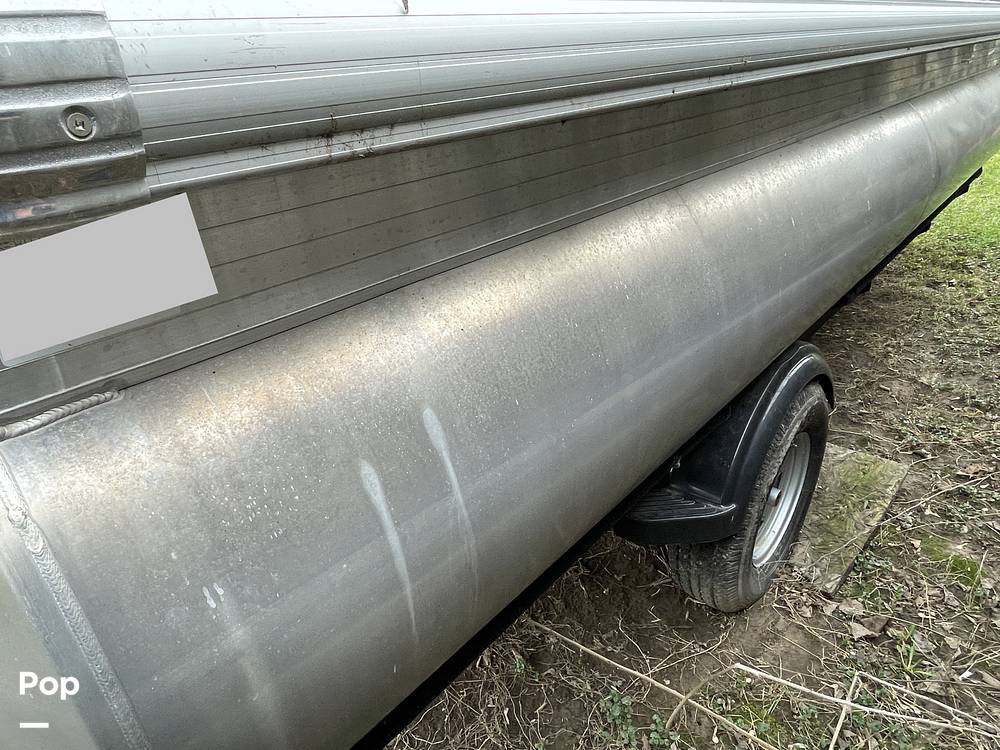 Slide: The Image of Sun Tracker Bass Buggy 18 DXL 2024 - 15321664