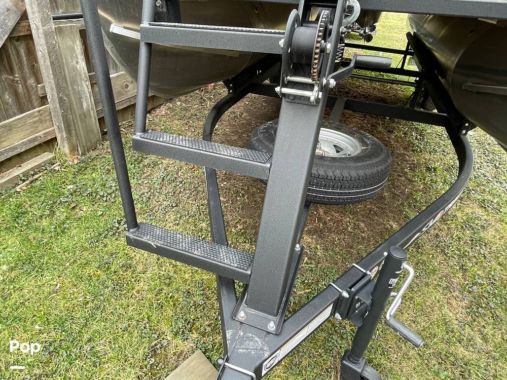 Slide: The Image of Sun Tracker Bass Buggy 18 DXL 2024 - 15321669